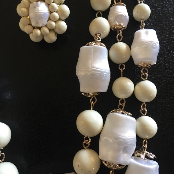 1950s Beaded necklace & earrings - Picture 2 of 2